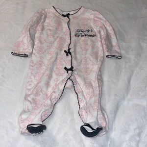 Weeplay 3 to 6 month, Footy pajamas, pink scroll black daddy’s princess